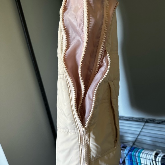 Beige Quilted heated Vest - Picture 4 of 5